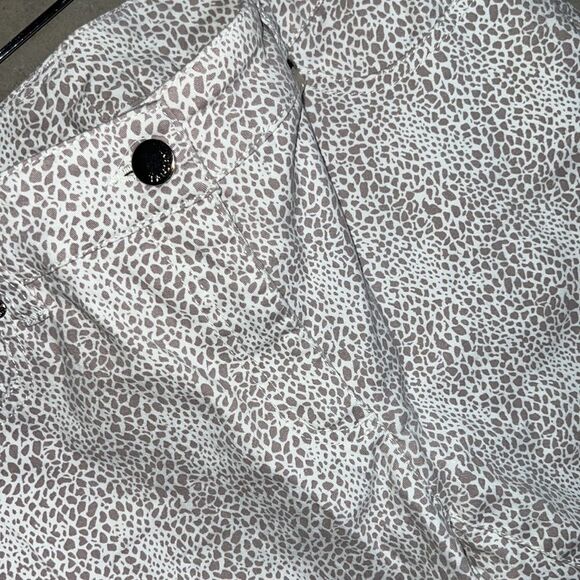WHITE/ Light Brown Cheetah Print Skinny Jeans Tanjay Petites Size 8 P - Picture 3 of 6